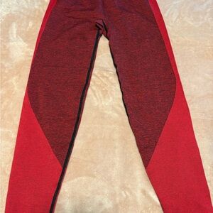 PINK Victoria's Secret Red and Dark Red Colorblock Leggings
